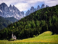 Las, Góry Dolomity, Włochy, Masyw Odle, Kościół św. Jana, Dolina Val di Funes, Chmury