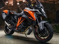 Motocykl, KTM 1290 Super Duke GT