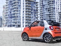 2017, Smart Fortwo Cabrio, Wieżowce