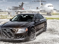 Audi A8, Samoloty