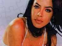 Aaliyah, Opalenizna