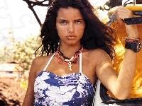 Adriana Lima, top w kwiaty