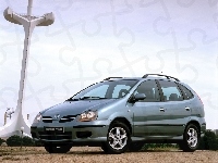 Nissan Almera Tino