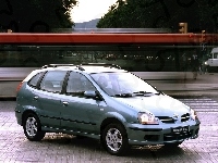 Nissan Almera Tino