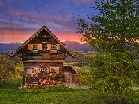 Alpy Gurktalskie, Karyntia, Pensjonat Gipfelhaus Magdalensberg Familie Skorianz Magdalensberg, Drzewa, Zachód słońca, Dom Troadkasten, Austria, Drewniany, Góry