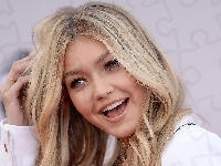 Amerykańska, Uśmiechnięta, Gigi Hadid, Modelka