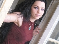 Amy Lee, bordowy top