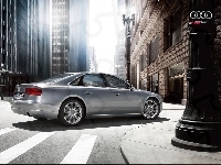 Audi A8 D4, Srebrne, Miasto