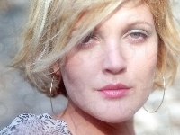 Drew Barrymore, kolczyki