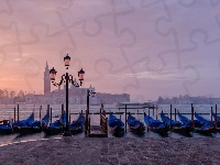 Chmury, Cieśnina, Wenecja, Włochy, Łodzie, Canal Grande, Latarnia, Bazylika San Giorgio Maggiore, Gondole, Przystań