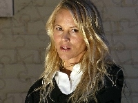 Maria Bello, Twarz