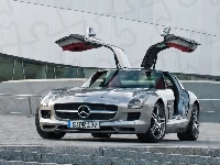 Mercedes Benz SLS