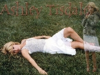Biała, Ashley Tisdale, Trawa, Spódnica