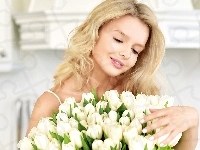 Białe, Blondynka, Bukiet, Kobieta, Uśmiech, Tulipany