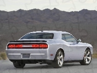 Biały, Dodge Challenger SRT8
