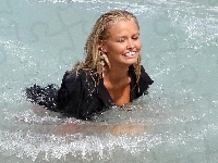 Blondynka, Lara Bingle, Woda