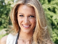 Blondynka, Blake Lively, Uśmiech