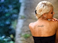 Blondynka, Tatuaż