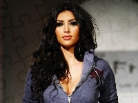 dekolt, bluza , Kim Kardashian
