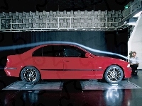 BMW 5, Czerwone, Tunel Aerodynamiczny