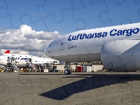 Lotnisko, Boeing 777 Freighter, Samoloty