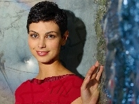 Brunetka, Morena Baccarin, Uśmiech