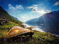 Jezioro Gjende, Park Narodowy Jotunheimen, Łódź, Norwegia, Góry Jotunheimen, Brzeg