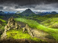Dolina, Islandia, Góry, Chmury, Skały, Wzgórza, Zielona