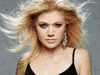 Kelly Clarkson, Kolczyk