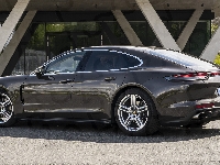 Czarne, Porsche Panamera