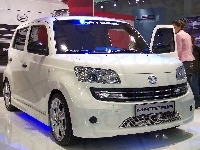 Daihatsu Materia, Dealer, Podświetlenie