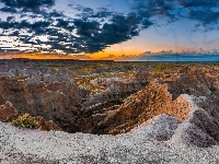 Skały, Stan Dakota Południowa, Chmury, Stany Zjednoczone, Park Narodowy Badlands, Niebo