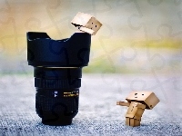 Danbo, Obiektyw