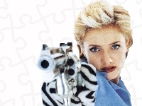 Cameron Diaz, Pistolet