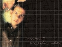 Dominic Monaghan, ciemna koszula