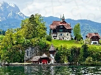 Góry, Domy, Jezioro