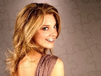Natalie Dormer, Uśmiech