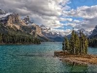 Park Narodowy Jasper, Wyspa Ducha, Drzewa Drzewo, Jezioro Maligne, Kanada, Góry, Chmury