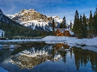 Jezioro Emerald, Park Narodowy Yoho, Dom, Kanada, Góry, Drzewa