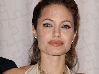 duże usta, Angelina Jolie, naszyjnik