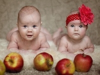 Chłopczyk, Dziewczynka, Jabłka
