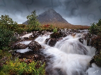 Chmury, Region Highlands, Szkocja, Góra, Rzeka, Drzewa, Paprocie, Buachaille Etive Mór, Kamienie