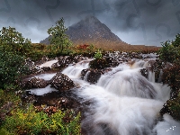 Chmury, Region Highlands, Szkocja, Góra, Rzeka, Drzewa, Paprocie, Buachaille Etive Mór, Kamienie