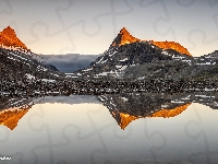 Jezioro Gjende, Norwegia, Park Narodowy Jotunheimen, Góry Jotunheimen, Szczyty, Falketind, Rozświetlone, Hjelledalstind