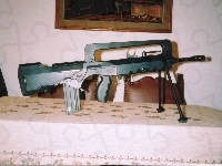 Famas, Stół