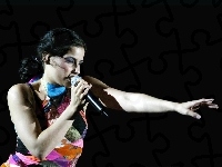 Nelly Furtado, Mikrofon