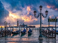 Łodzie, Latarnia, Cieśnina Canal Grande, Przystań, Bazylika San Giorgio Maggiore, Wenecja, Włochy, Gondole, Chmury