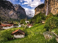 Gmina Lauterbrunnen, Dolina Lauterbrunnental, Kanton Berno, Szwajcaria, Drzewa, Góry, Wodospad Staubbach, Kościół, Droga, Domy