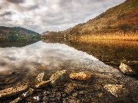 Kamienie, Walia, Jesień, Drzewa, Jezioro Llyn Gwynant, Park Narodowy Snowdonia, Wzgórza