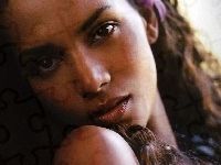 buzia, Halle Berry